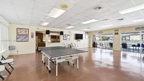 1825 S Ocean Dr #811, Hallandale Beach, FL 33009