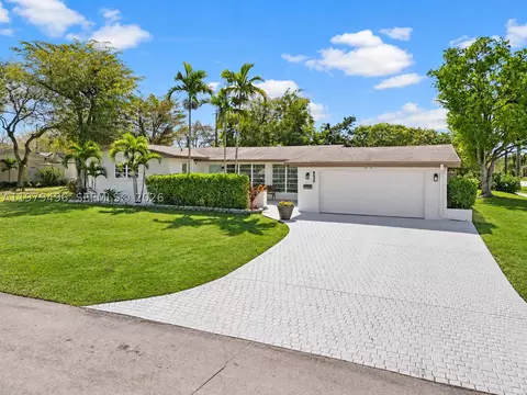 8620 SW 185th Ter, Cutler Bay, FL 33157