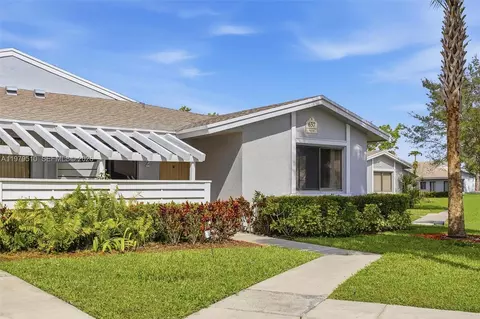 657 Racquet Club Rd #2, Weston, FL 33326