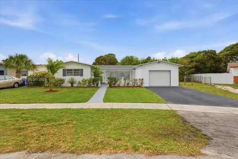 7150 SW 5th Ct, Pembroke Pines, FL 33023