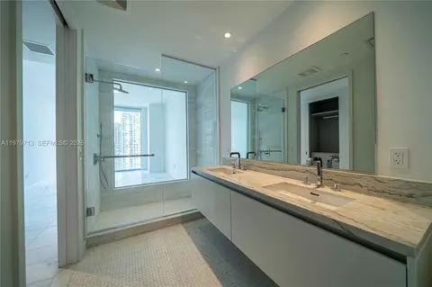 Bath - 700 NE 26th Ter #3006, Miami, FL 33137 photo 2 of 4