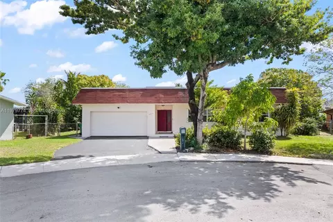 8310 SW 26th Pl, Davie, FL 33328
