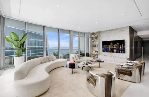 900 Biscayne Blvd #PH6109, Miami, FL 33132