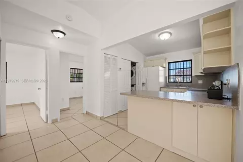 2496 W 70th Pl, Hialeah, FL 33016 photo 9