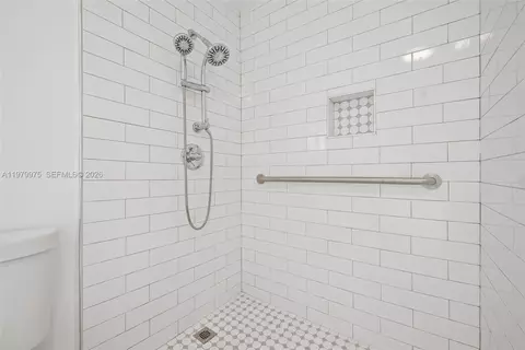 2496 W 70th Pl, Hialeah, FL 33016 photo 17