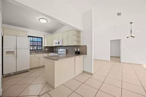 2496 W 70th Pl, Hialeah, FL 33016 photo 8