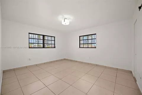 2496 W 70th Pl, Hialeah, FL 33016 photo 14