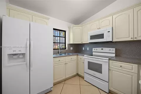 2496 W 70th Pl, Hialeah, FL 33016 photo 11