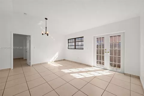 2496 W 70th Pl, Hialeah, FL 33016 photo 4