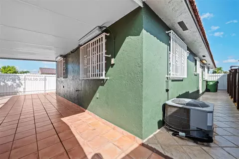2496 W 70th Pl, Hialeah, FL 33016 photo 24