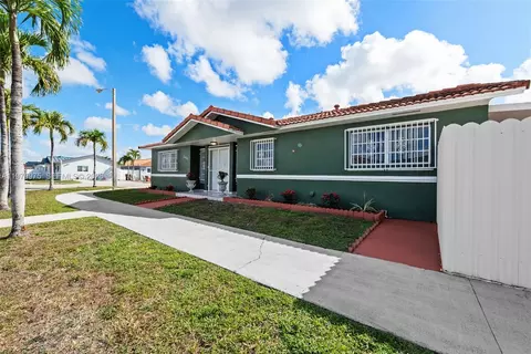 2496 W 70th Pl, Hialeah, FL 33016 photo 3