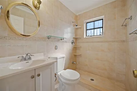 2496 W 70th Pl, Hialeah, FL 33016 photo 20