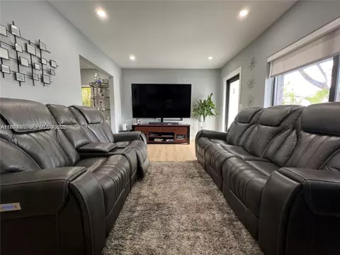 860 NW 18th Pl, Miami, FL 33125