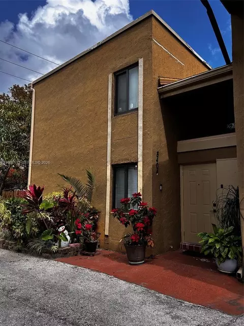 8404 N Missionwood Cir, Miramar, FL 33025