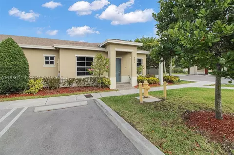 552 NE 5th Way, Florida City, FL 33034