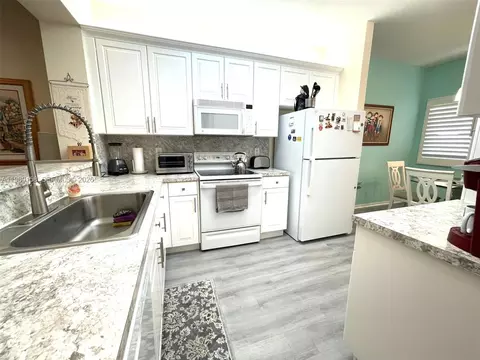 7775 Yardley Dr #409, Tamarac, FL 33321