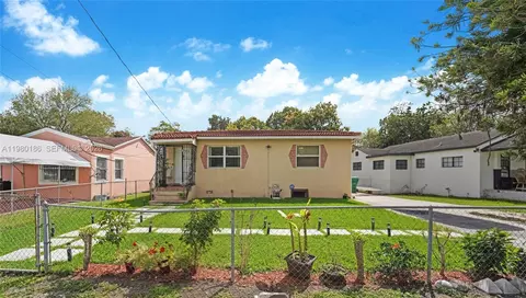 560 NW 97th St, Miami, FL 33150