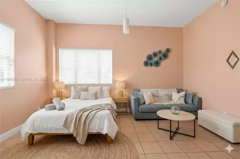 255 W 24th St #107, Miami Beach, FL 33140