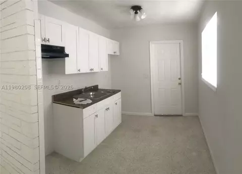 752 NW 3rd Ct, Hallandale Beach, FL 33009