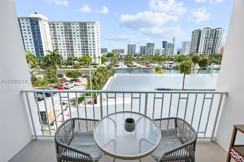 500 Bayview Dr #325, Sunny Isles Beach, FL 33160