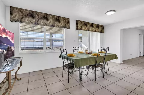Dining - 8209 NW 91st Ave, Tamarac, FL 33321 photo 2 of 3