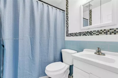 Bath - 8209 NW 91st Ave, Tamarac, FL 33321 photo 2 of 2