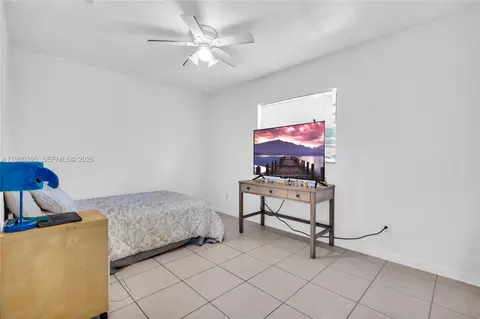 Bedroom - 8209 NW 91st Ave, Tamarac, FL 33321 photo 6 of 7