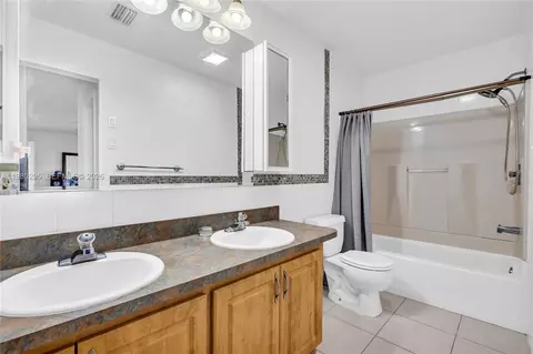 Bath - 8209 NW 91st Ave, Tamarac, FL 33321 photo 1 of 2