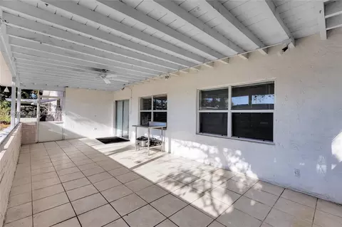 Exterior - 8209 NW 91st Ave, Tamarac, FL 33321 photo 4 of 8
