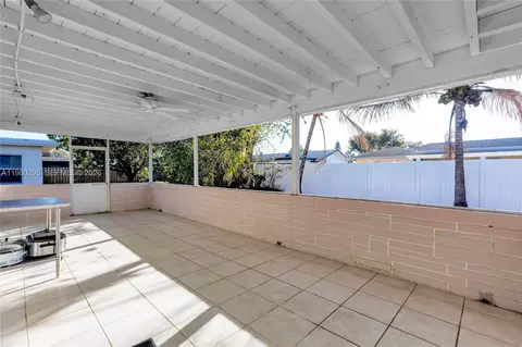 Exterior - 8209 NW 91st Ave, Tamarac, FL 33321 photo 3 of 8