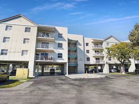 8260 SW 210th St #302, Cutler Bay, FL 33189