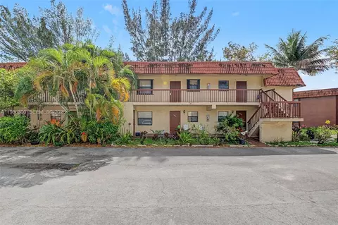 6525 W 26th Dr #204-37, Hialeah, FL 33016