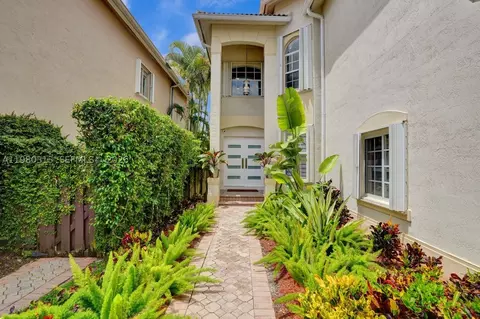 11008 NW 73rd St, Doral, FL 33178