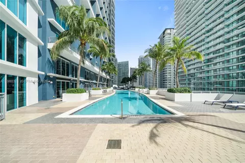Exterior - 60 SW 13th St #4414, Miami, FL 33130 photo 6 of 8