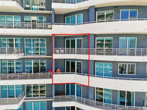 60 SW 13th St #4414, Miami, FL 33130