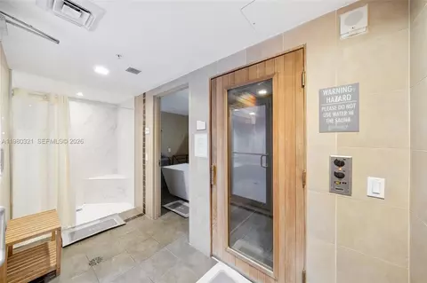 Bath - 60 SW 13th St #4414, Miami, FL 33130 photo 3 of 3