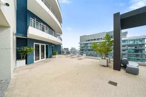 Exterior - 60 SW 13th St #4414, Miami, FL 33130 photo 4 of 8