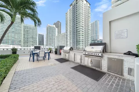 Exterior - 60 SW 13th St #4414, Miami, FL 33130 photo 7 of 8
