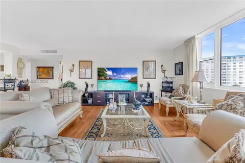 3800 Hillcrest Dr #511, Hollywood, FL 33021