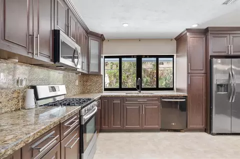2805 E Lexington Dr, Miramar, FL 33025