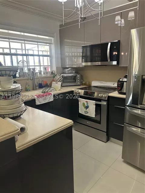 2501 W 73rd Pl, Hialeah, FL 33016 photo 6