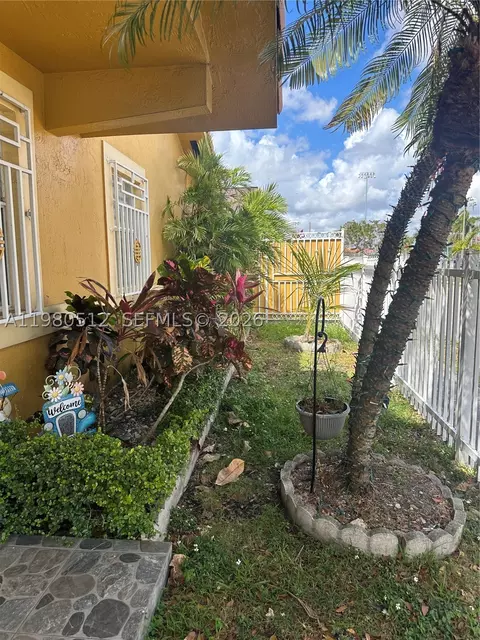 2501 W 73rd Pl, Hialeah, FL 33016 photo 3