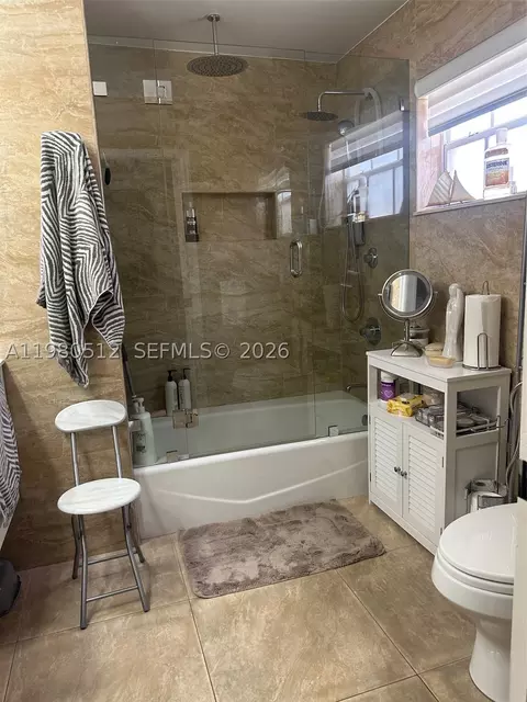 2501 W 73rd Pl, Hialeah, FL 33016 photo 9