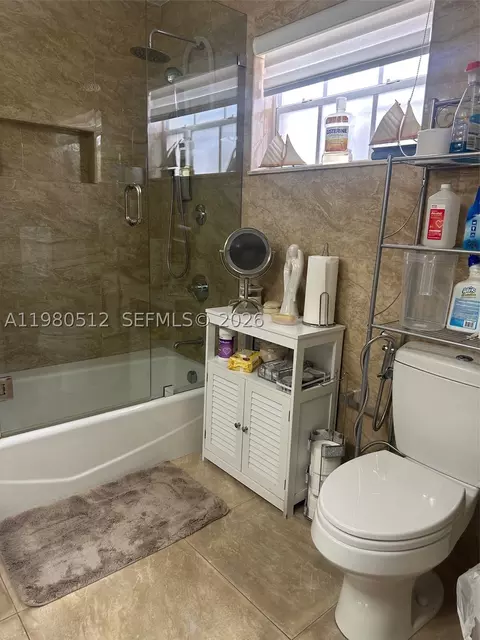 2501 W 73rd Pl, Hialeah, FL 33016 photo 10