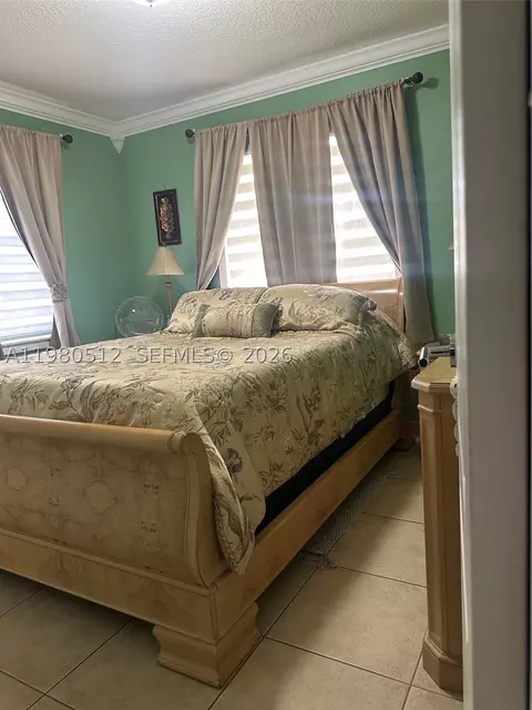 2501 W 73rd Pl, Hialeah, FL 33016 photo 8