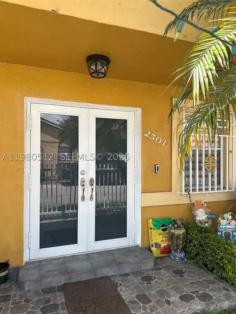 2501 W 73rd Pl, Hialeah, FL 33016 photo 2