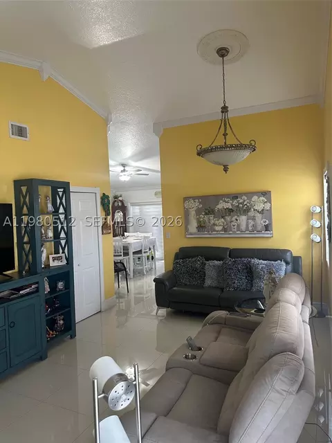 2501 W 73rd Pl, Hialeah, FL 33016 photo 12