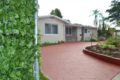 19901 SW 92nd Ave, Cutler Bay, FL 33157