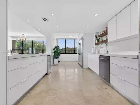 11113 Biscayne Blvd #351, Miami, FL 33181