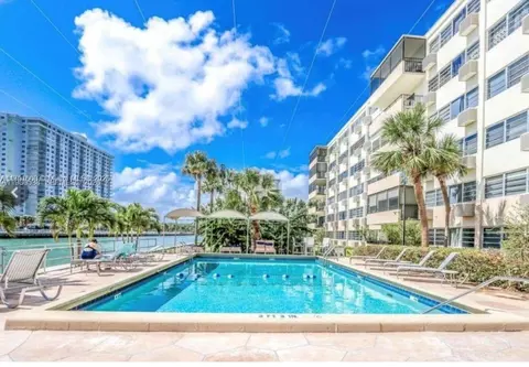 220 Kings Point Dr #106, Sunny Isles Beach, FL 33160
